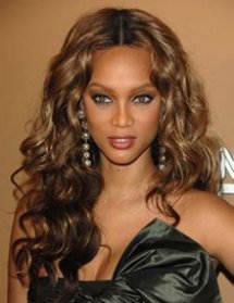 peinados de famosas Tyra Banks