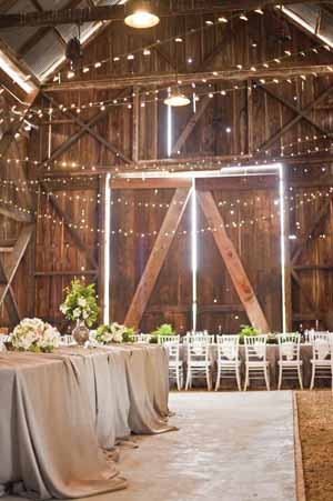 iluminación boda en un establo