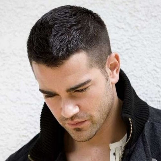 los-mejores-peinados-para-hombres-y-ultimas-tendencias-en-estilos