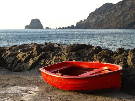 barco en la isla del hiero