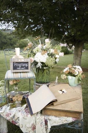 mesa de firmas de Style me Pretty