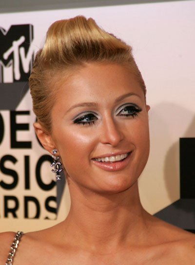 paris hilton peinado fiesta