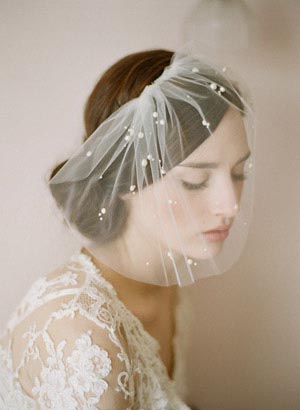 twigs and honey, moño bajo con velo