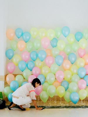 apartmenttherapy.com globos para decorar una pared blanca