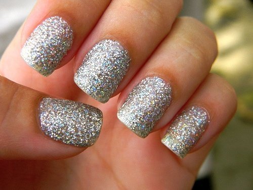 uñas pintadas brillantina